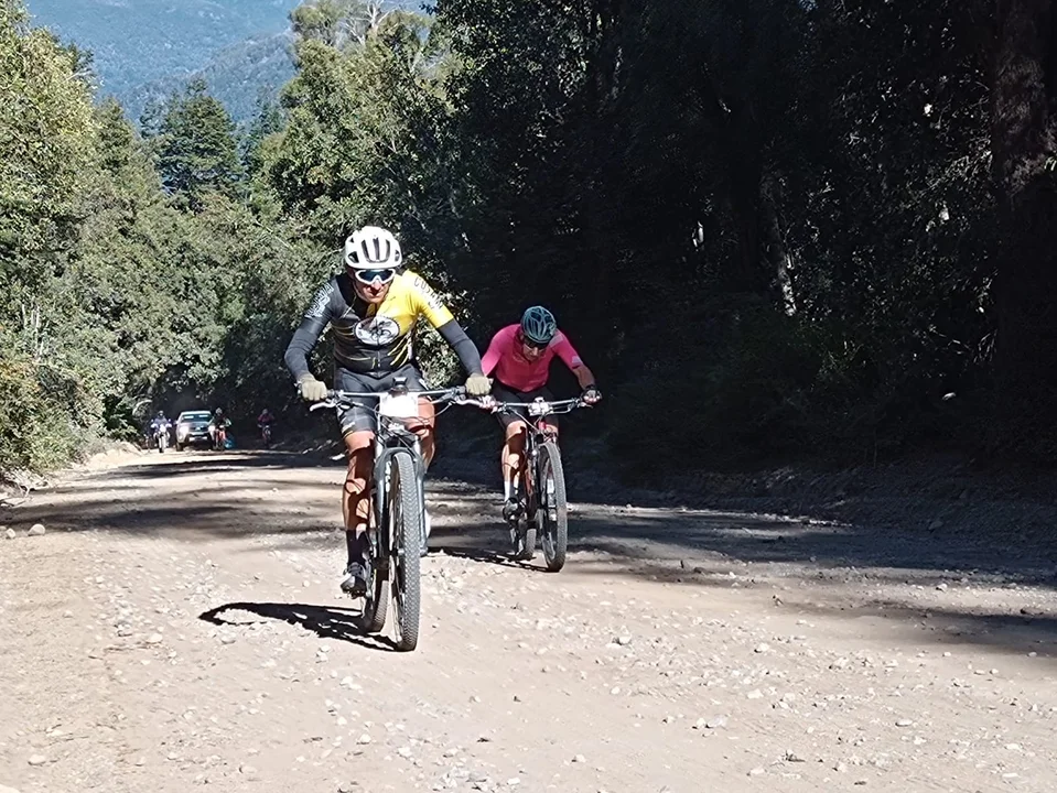 30° Doble Lago Futalaufquen: Aga y Delgado ganaron la primera etapa de la competitiva