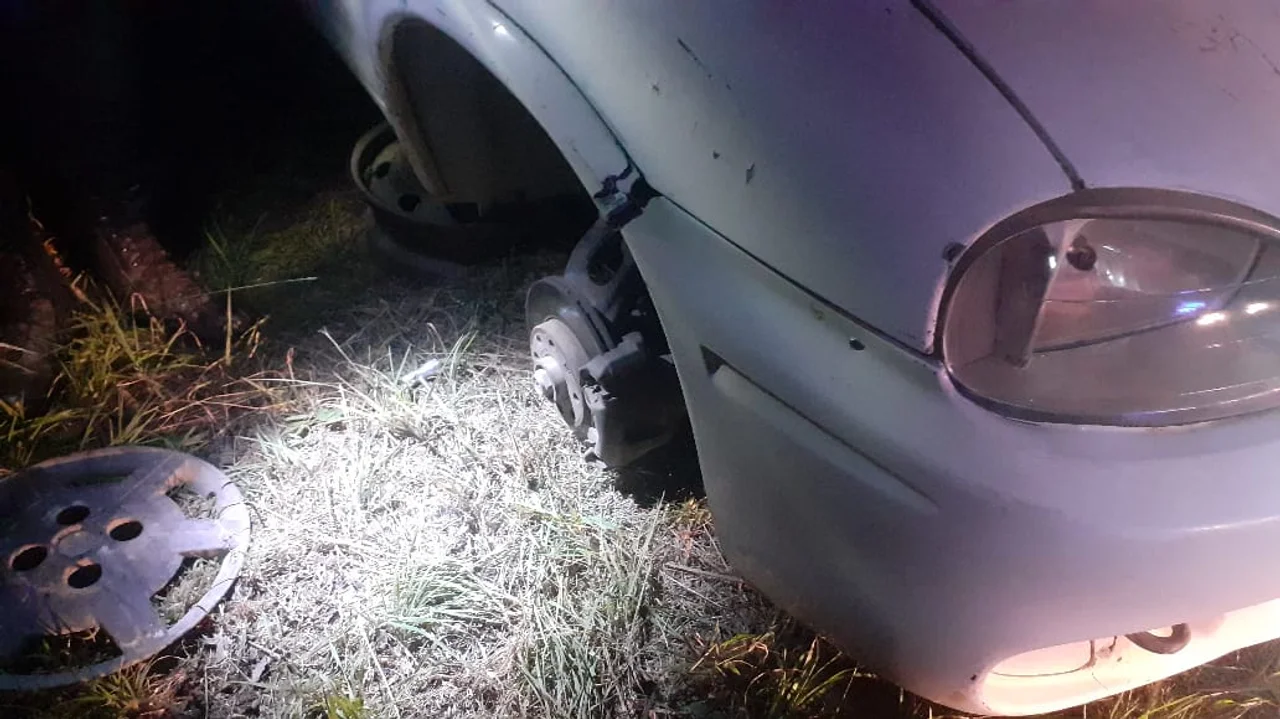 Le robaron el auto mientras trabajaba en El Bolsón y lo encontraron en El Hoyo