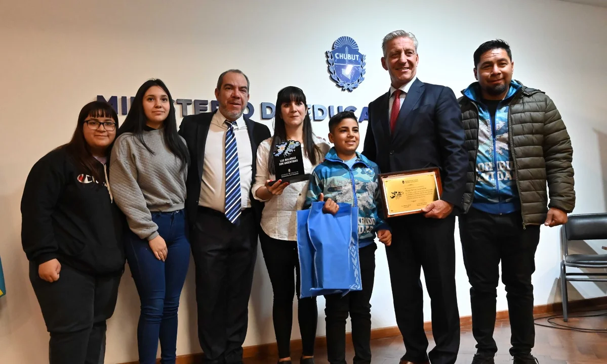 Ley Thiago en Chubut: alumnos y docentes llevarán las Islas Malvinas en guardapolvos y uniformes