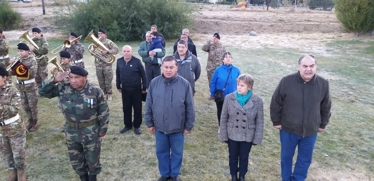 Con el reclamo de soberanía, el Regimiento de Esquel formó en homenaje a los Héroes de Malvinas 