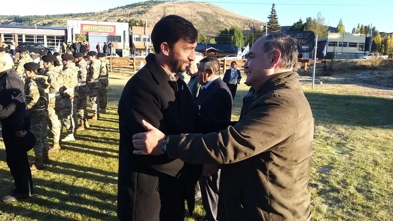 Con el reclamo de soberanía, el Regimiento de Esquel formó en homenaje a los Héroes de Malvinas 