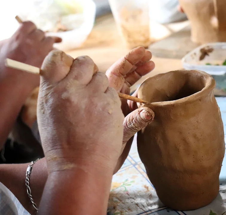 Encuentro de alfarería mapuche en el marco de la semana de los Pueblos Originarios