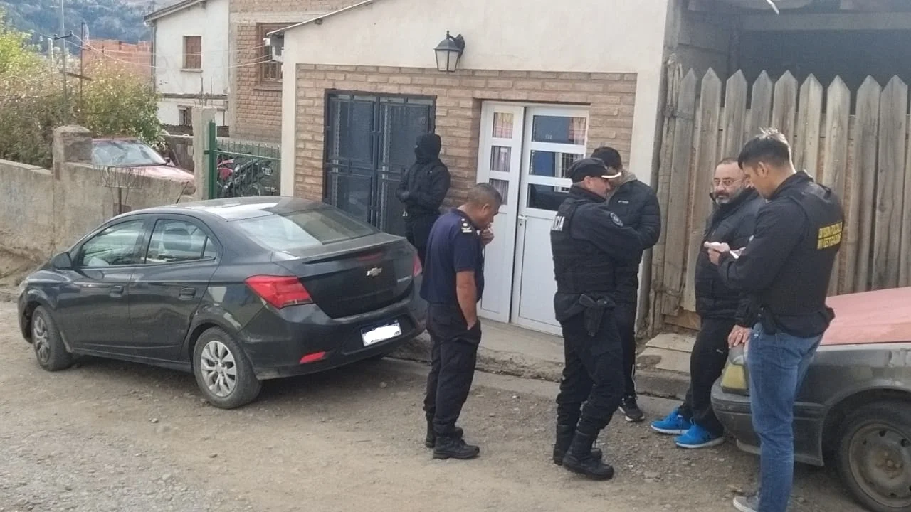 Allanamientos por el robo a la relojería: Recuperaron dinero y joyas