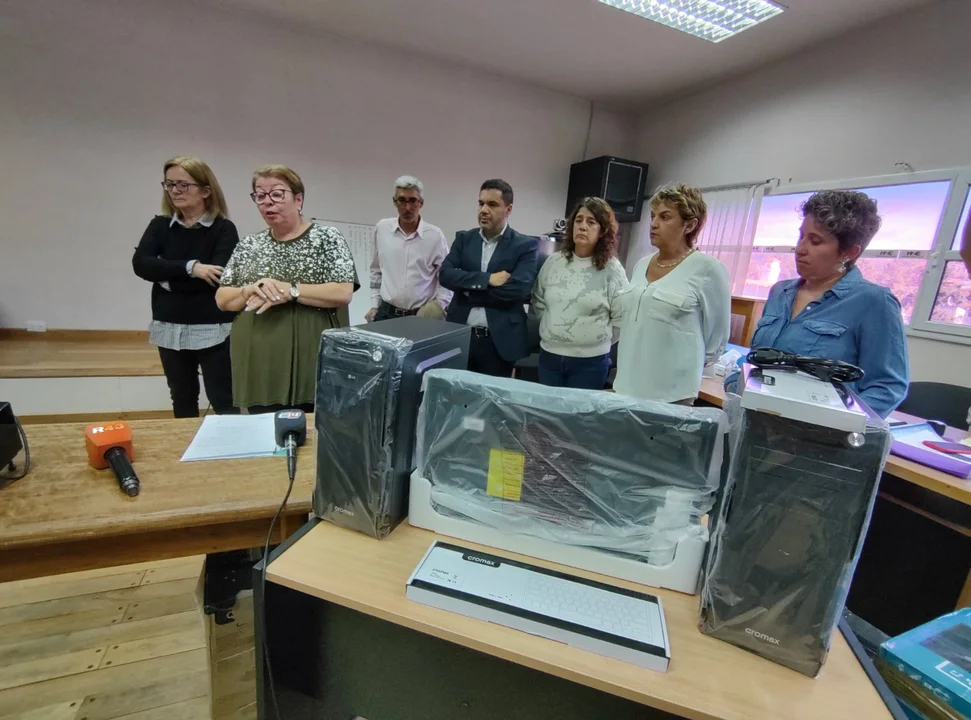 El Hospital de Esquel recibió equipos informáticos para implementar la Historia de Salud Integrada