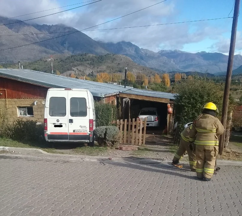 Un vehículo chocó un nicho de gas y evacuaron a vecinos de un sector de Epuyén