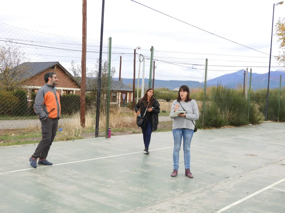 Proyectan techar varios playones deportivos en barrios y parajes