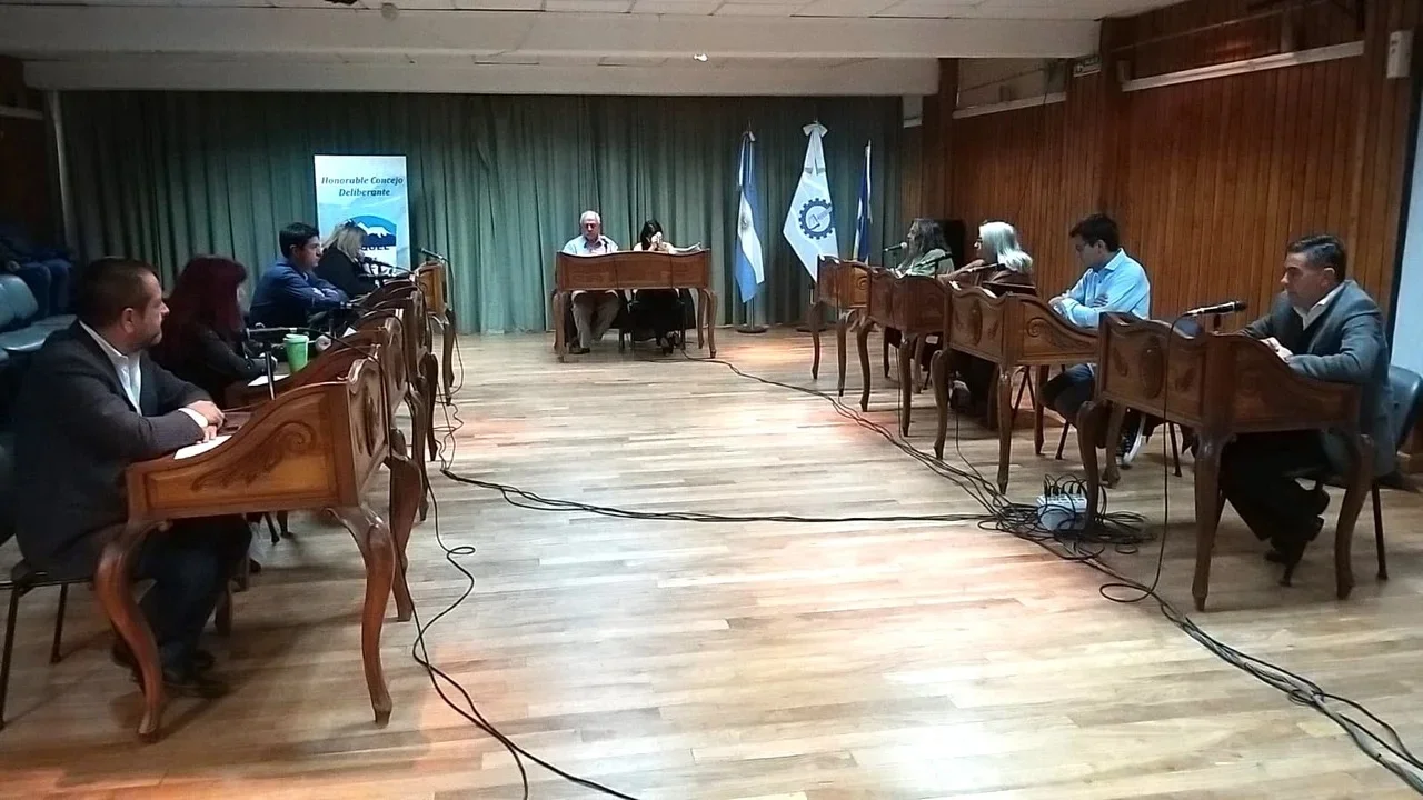 Vecinos de Esquel proponen tarifa social de servicios en sesión del Concejo Deliberante