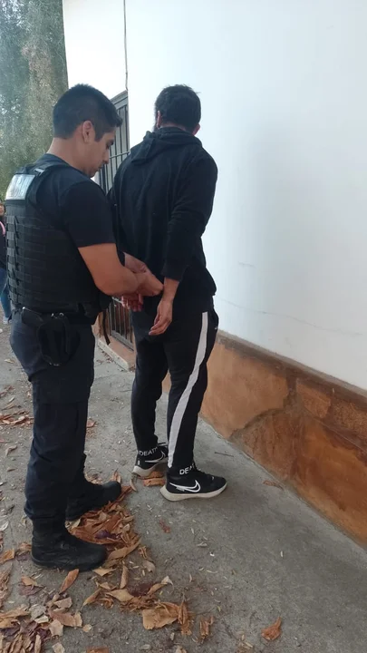 Lo identificaron en la calle y descubrieron que tenía pedido de captura
