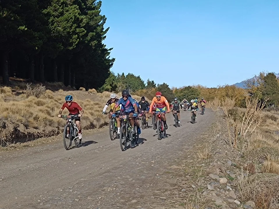 Están en carrera los 243 competidores de la Trepada a La Hoya