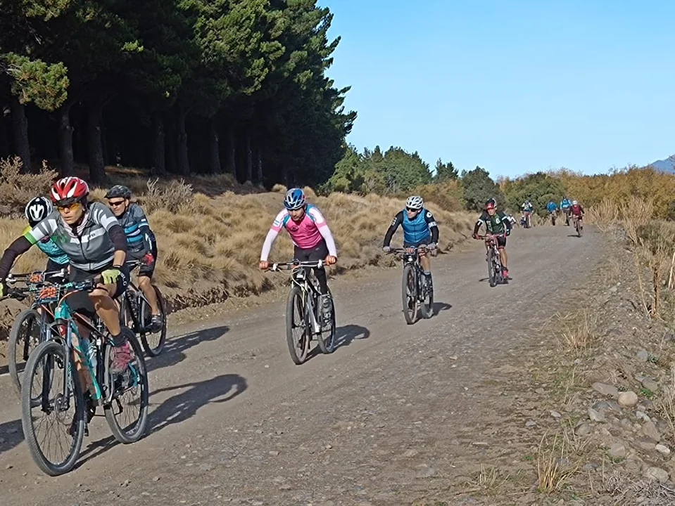 Están en carrera los 243 competidores de la Trepada a La Hoya