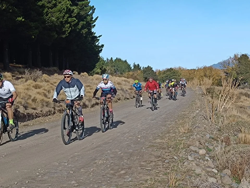 Están en carrera los 243 competidores de la Trepada a La Hoya