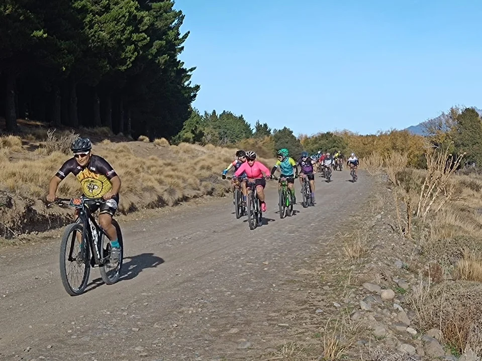 Están en carrera los 243 competidores de la Trepada a La Hoya