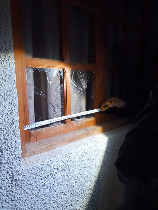 Detienen a tres personas por causar daños en una vivienda de Trevelin