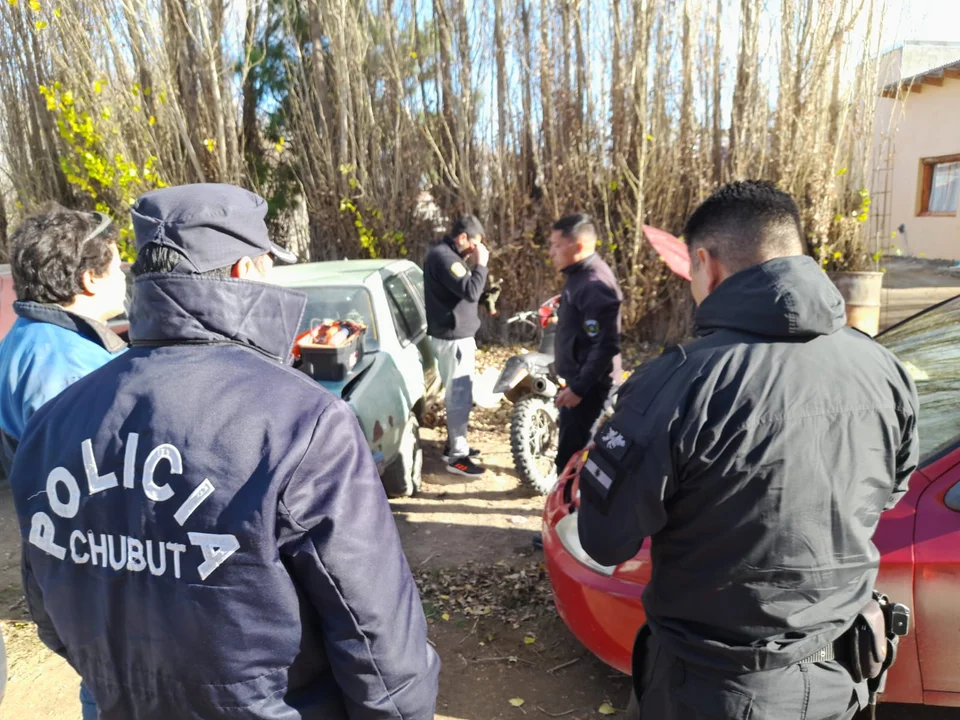 La Policía controló talleres mecánicos y automóviles en localidades cordilleranas 