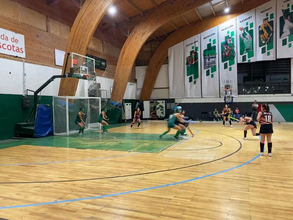 Hockey pista: dos triunfos y una derrota cosecha el "Cordi" en Bariloche