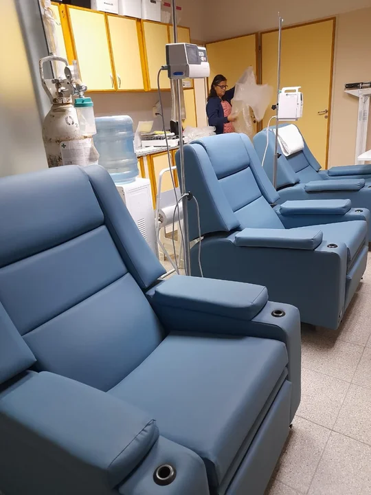 Objetivo cumplido: La Cooperadora del Hospital compró tres sillones oncológicos