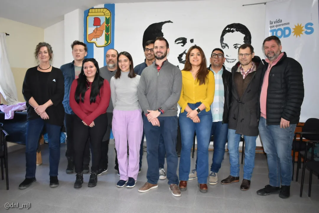 Juan Peralta cierra su campaña con un acto en el Salón Ahonikenk