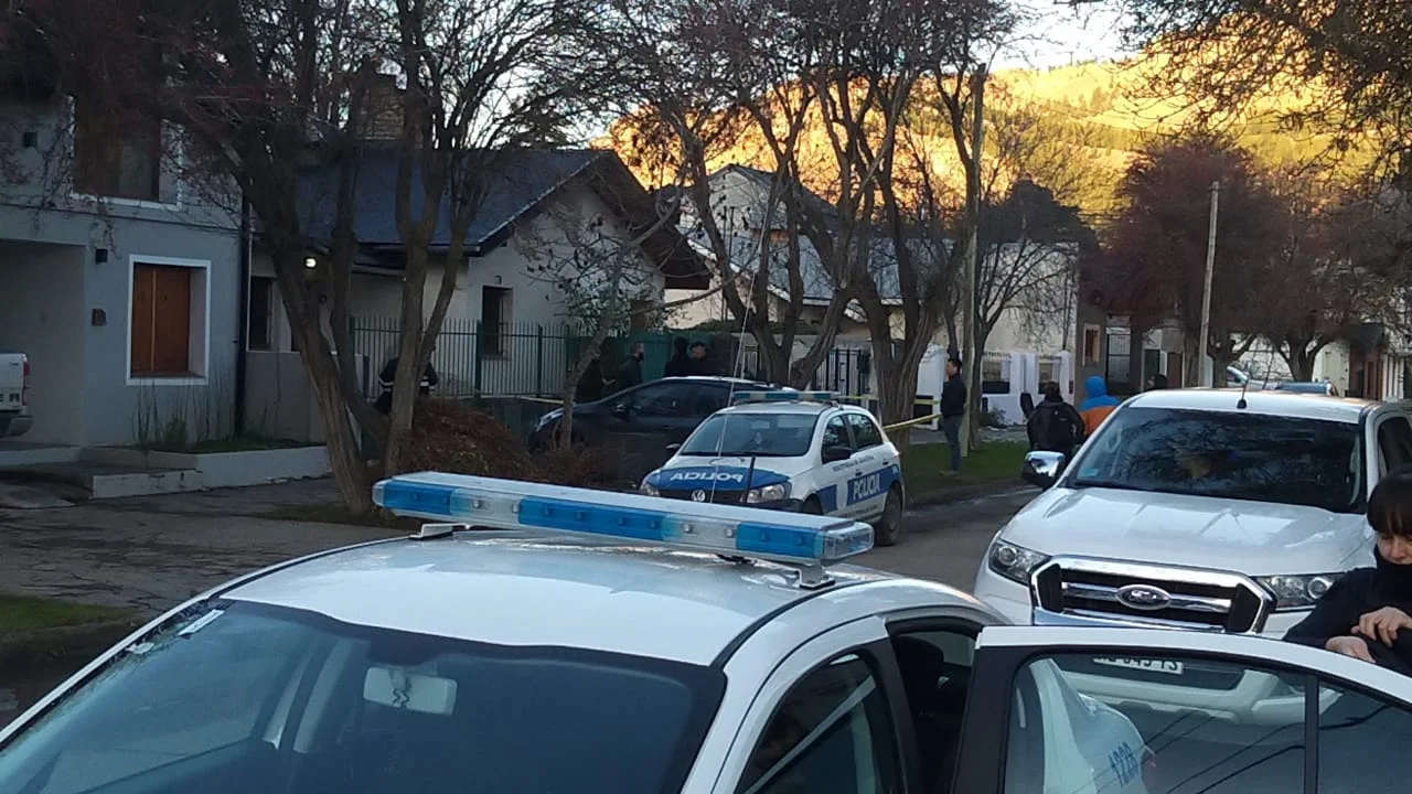 Encontraron un hombre muerto en una vivienda y no descartan que sea un homicidio