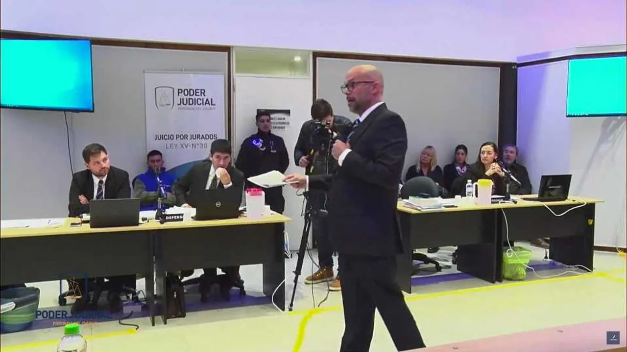 El Fiscal Díaz Mayer presenta su alegato de apertura en el primer Juicio por Jurados en la Comarca