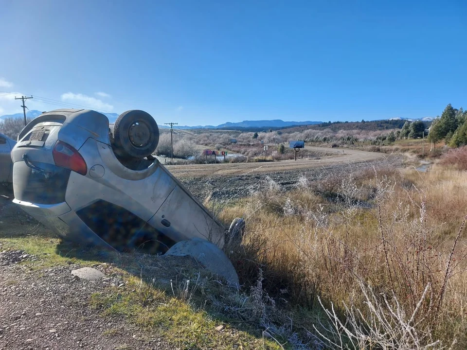 Volcó un auto en la ruta 259 a la altura de los viñedos