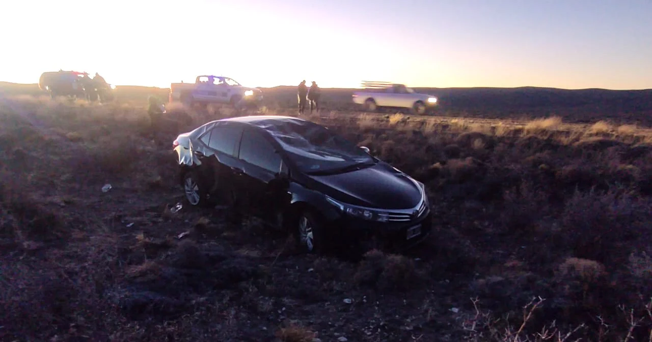 Accidente en zona de El Molle: familia de Esquel protagonista de vuelco en ruta 25