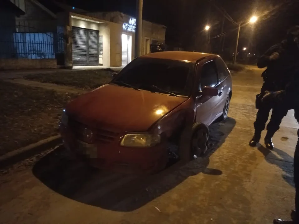 Misterio en Esquel: Chocaron dos autos y la policía no encontró a los conductores (Foto: Policía del Chubut)