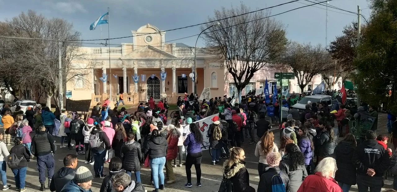 Amplia manifestación en Esquel en repudio a los hechos ocurridos en Jujuy
