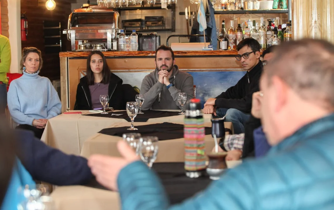 El candidato a intendente de Esquel por el Frente Arriba Chubut propone medidas para el crecimiento del sector privado