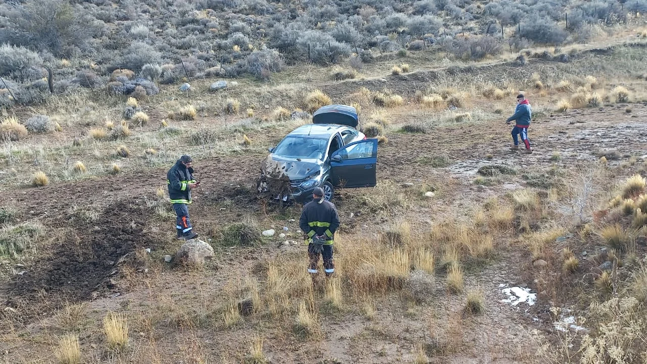 Se quedó dormido, perdió el control y terminó volcando 