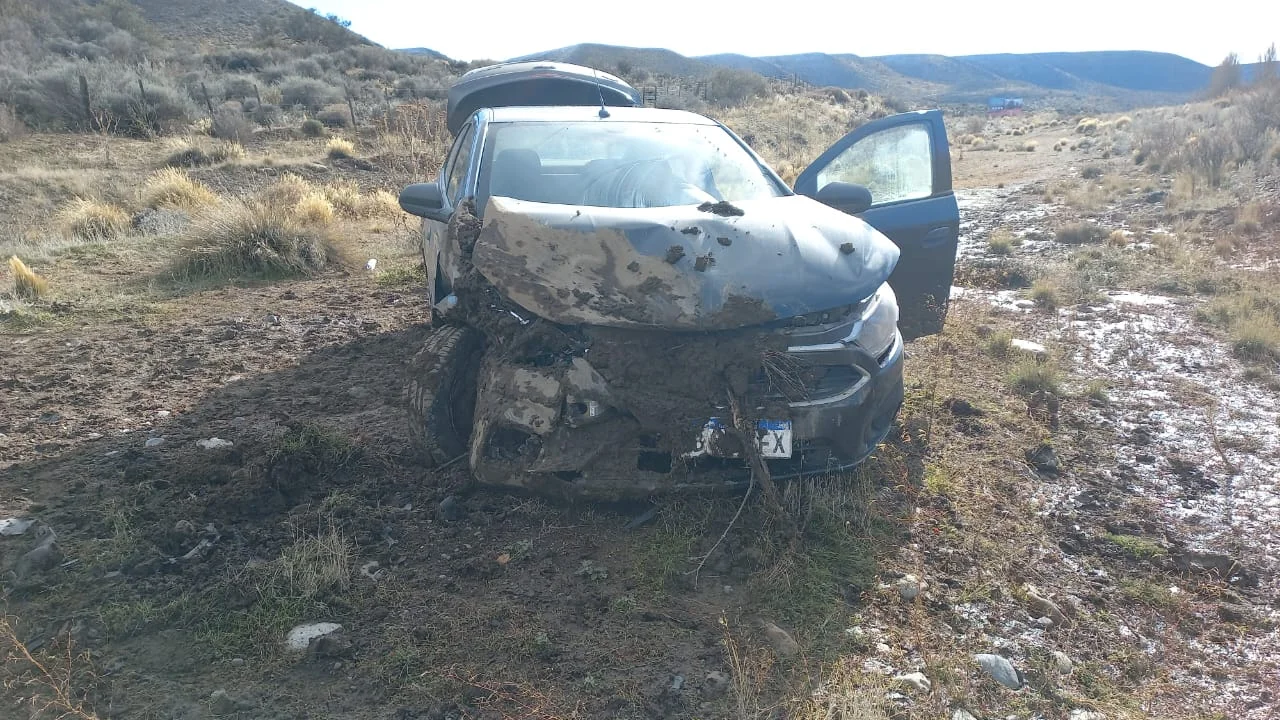 Se quedó dormido, perdió el control y terminó volcando 