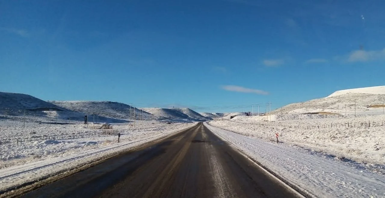 Habilitan las Rutas 3 y 26 pero es obligatoria la portación de cadenas