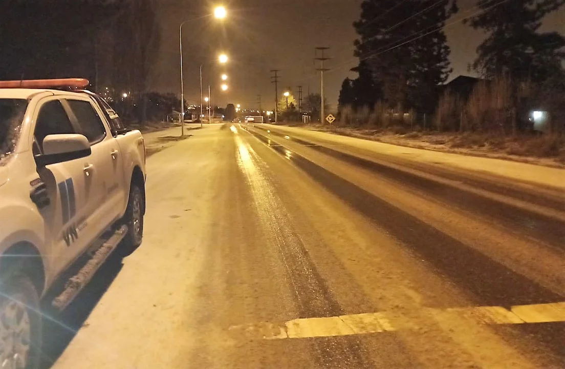 Atención: Hay nieve y hielo en la ruta entre Esquel y Trevelin