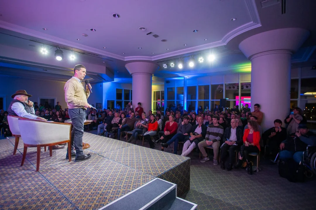 Juan Pablo Luque convocó a más de 400 profesionales en Comodoro