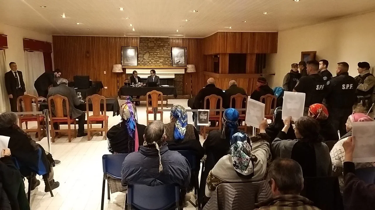 Con el ingreso de Facundo Jones Huala a la sala, comienza el juicio de extradición