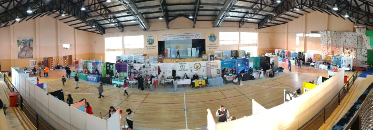 Más de 300 personas participaron de la Feria de Ciencias y la Muestra de Jóvenes Emprendedores en Trevelin