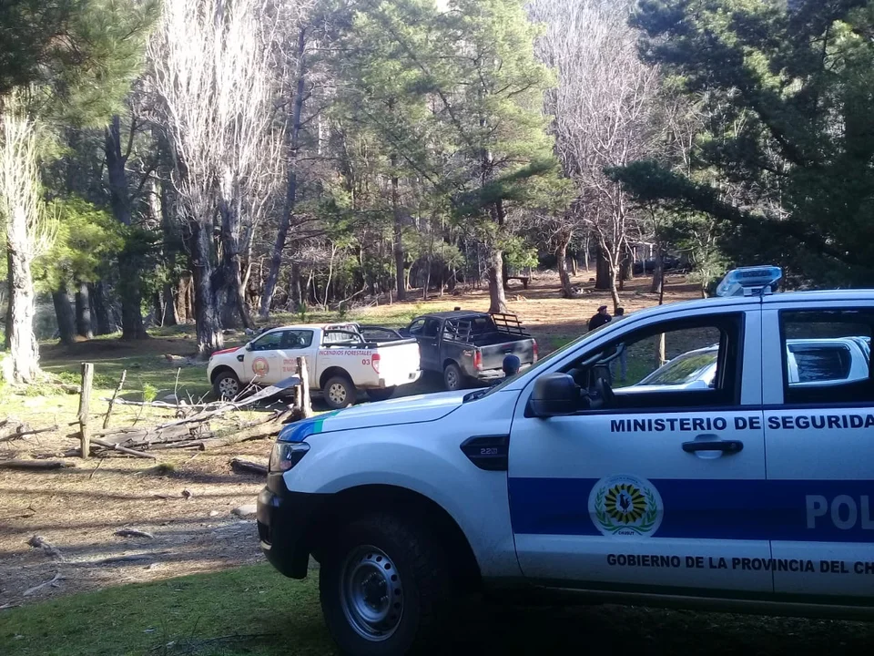 Rescataron al hombre que se cayó desde un risco en Epuyén