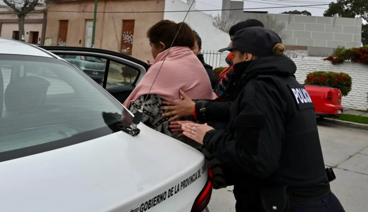 La ex ministra Leticia Huichaqueo quedó detenida en Rawson