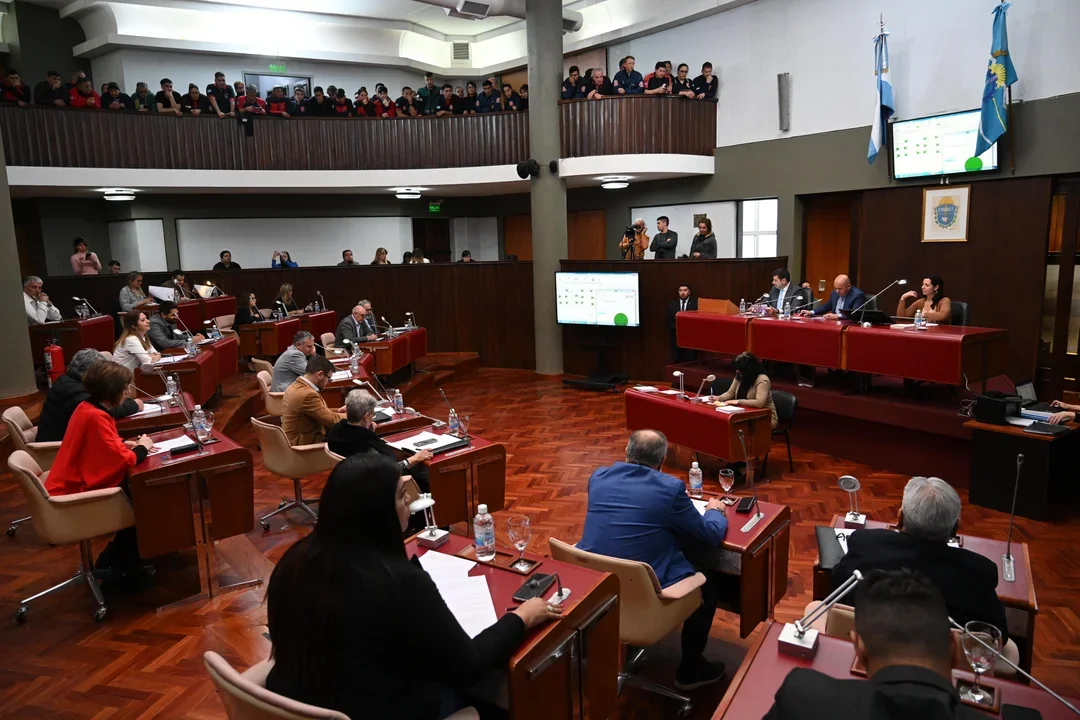 La Legislatura aprobó la Ley que asegura el financiamiento de los cuarteles de bomberos (Foto: ADN SUR)