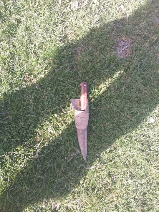 Estaba en la cancha con un cuchillo en la cintura e intentó huir de la policía 