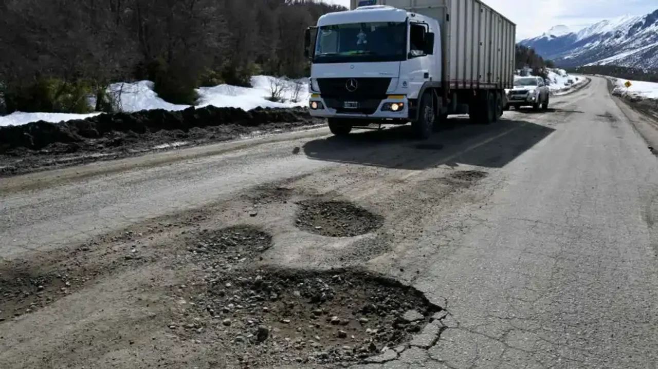 Intendentes electos aseguran que si no se repara la Ruta 40 no dejarán pasar camiones chilenos (Foto: Chino Leiva - Diario Río Negro)