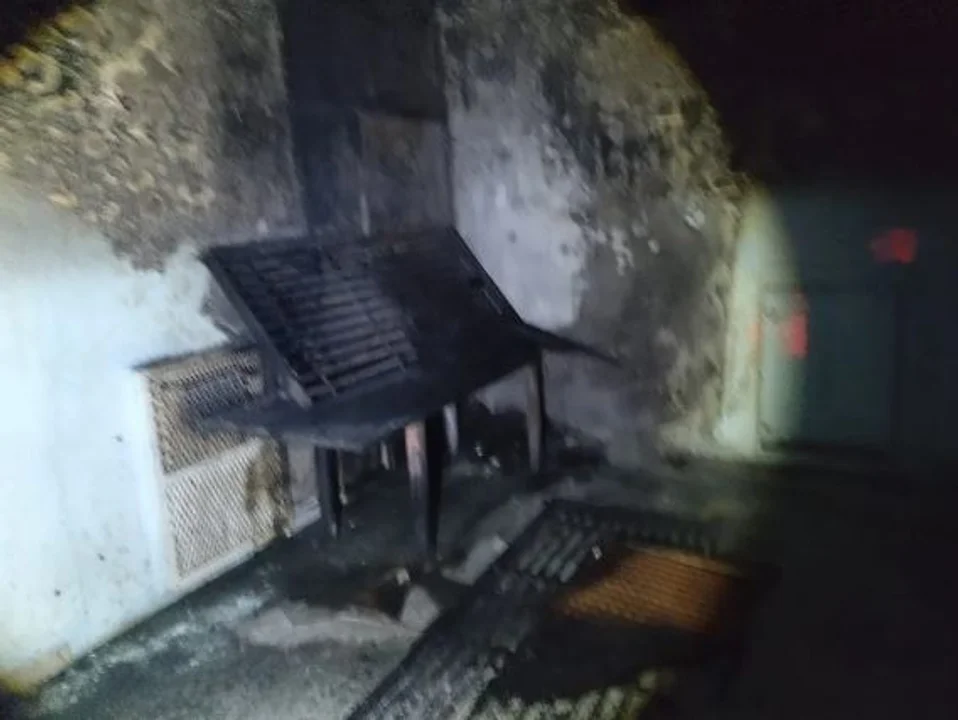 Adolescentes detenidos en el COSE incendiaron el edificio porque no les gustó la comida