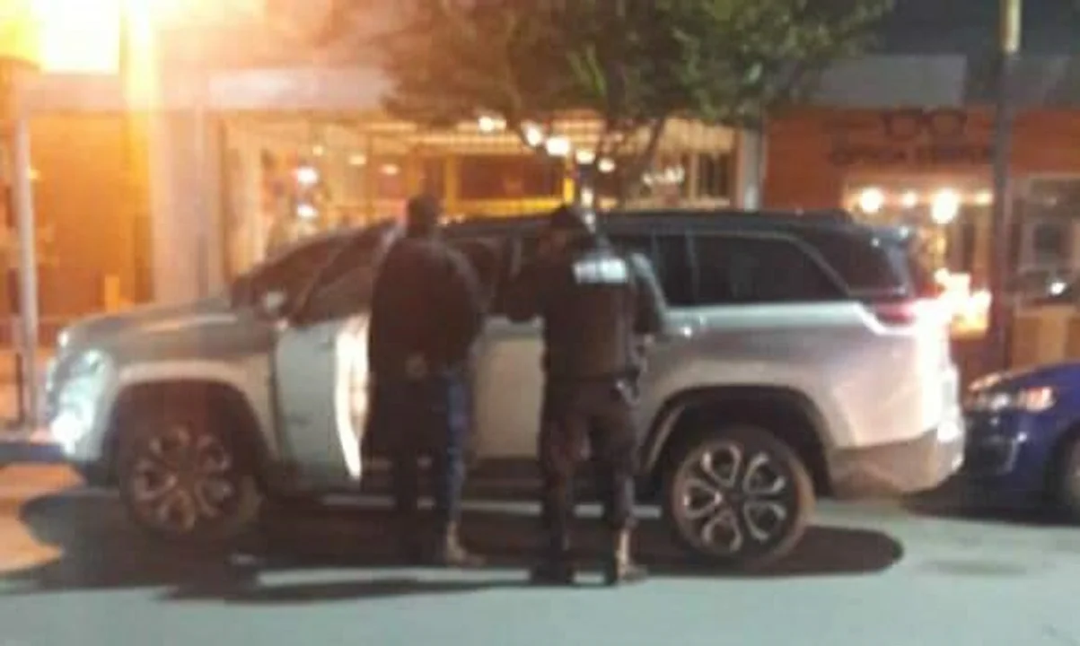 Defensor Oficial de Chubut detenido tras chocar y desafiar a la policía (PH Radio 3)