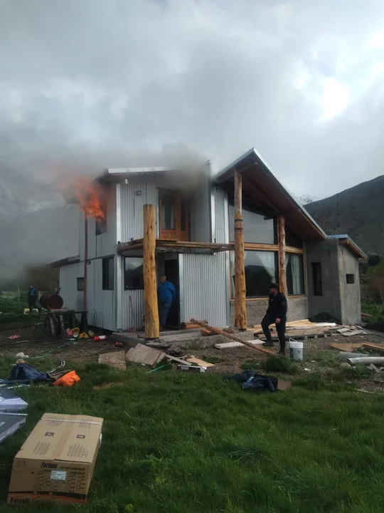 Una salamandra provocó un incendio en una casa en Esquel