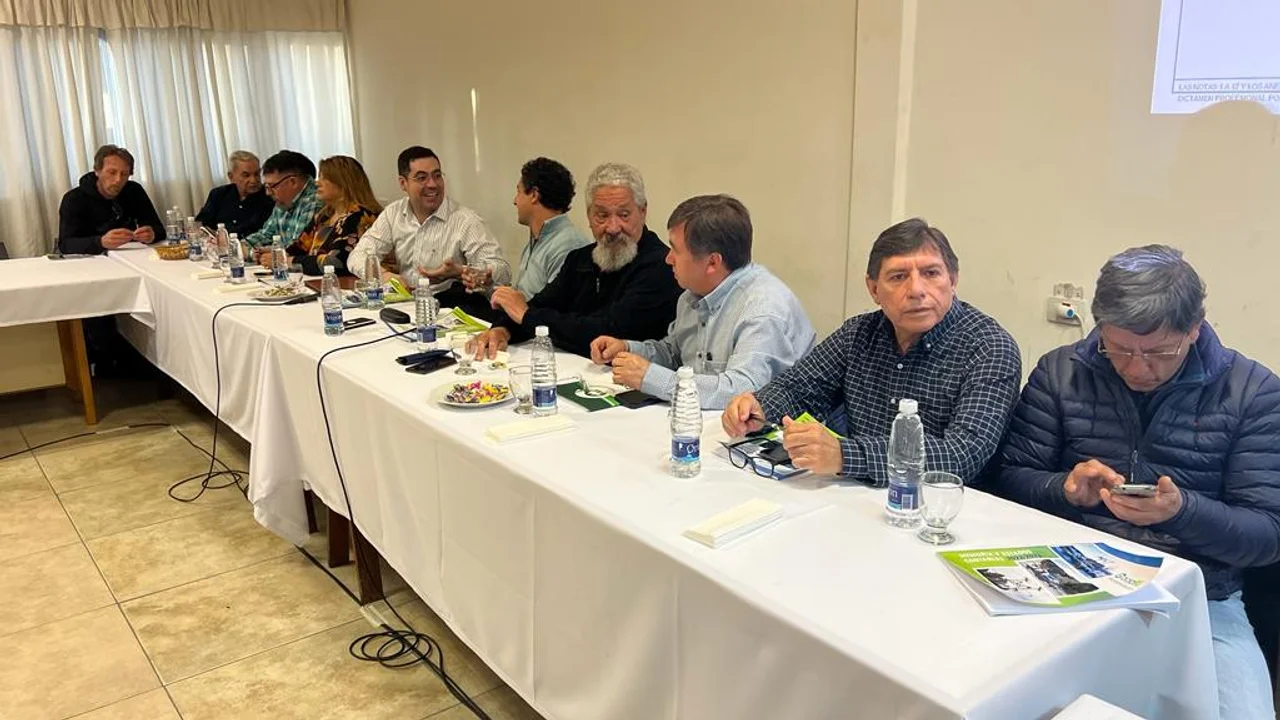 Con la presencia de algunos vecinos autoconvocados comenzó la Asamblea de la Coop 16