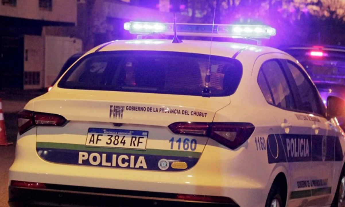 Escuchaba música alta en una pieza que alquilaba, lo echaron y la prendió fuego