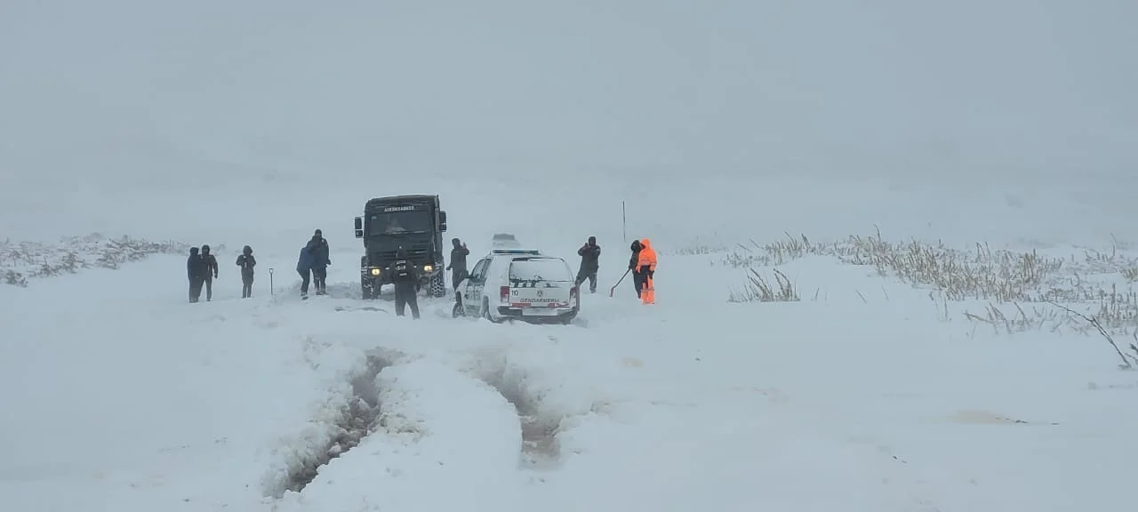 Fuertes nevadas en la región cordillerana de Neuquén causan problemas en accesos y rutas