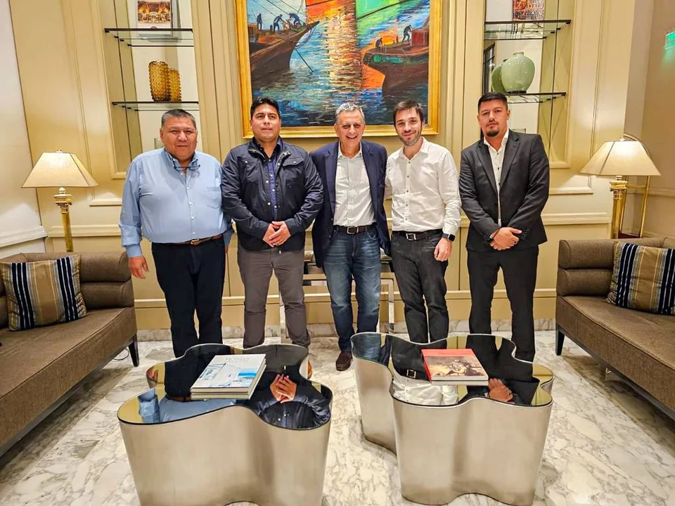 Torres junto al nuevo Presidente de YPF: "Vamos a llevar adelante una agenda de desarrollo regional"
