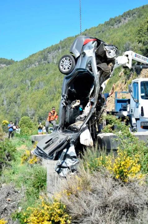 Quién era el joven que murió este sábado tras caer con su auto en el lago Lácar (Foto: Diario Rio Negro)