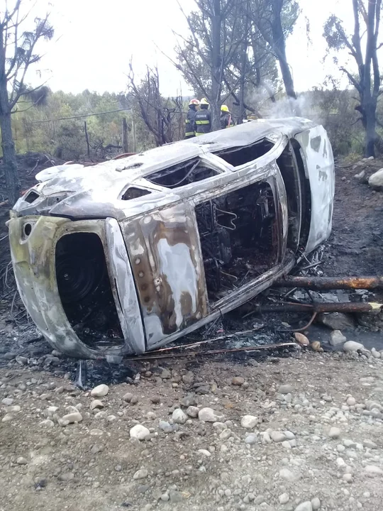 Un automóvil que viajaba desde Chile despistó, volcó y se incendió