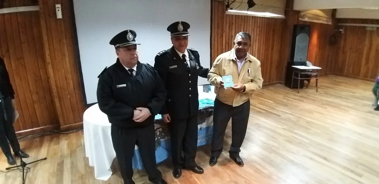 En un emotivo homenaje, los ex combatientes de Malvinas recibieron sus medallas conmemorativas